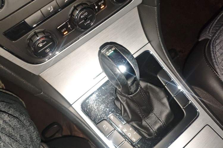 Used Volkswagen Passat 2011 1.8 TSI DSG Prestige Edition Gear Lever