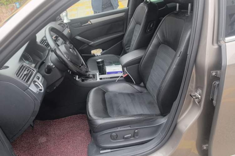 Used Volkswagen Passat 2011 2.0 TSI DSG Ultimate Edition Left Front Seat