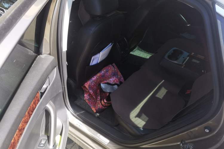 Used Volkswagen Passat 2011 1.8TSI DSG Prestige Edition Left Rear Seat
