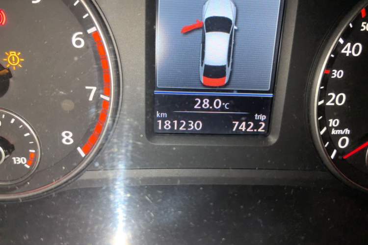 Used Volkswagen Passat 2011 2.0 TSI DSG Ultimate Edition Odometer Close Up