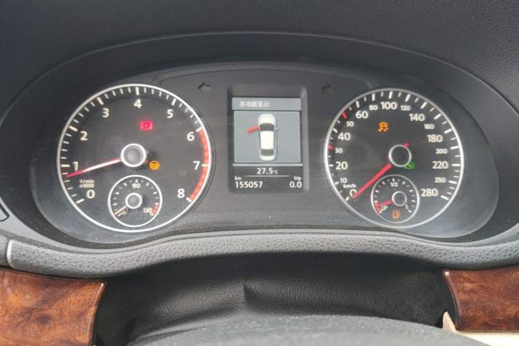 Used Volkswagen Passat 2011 2.0 TSI DSG Ultimate Edition Odometer Close Up