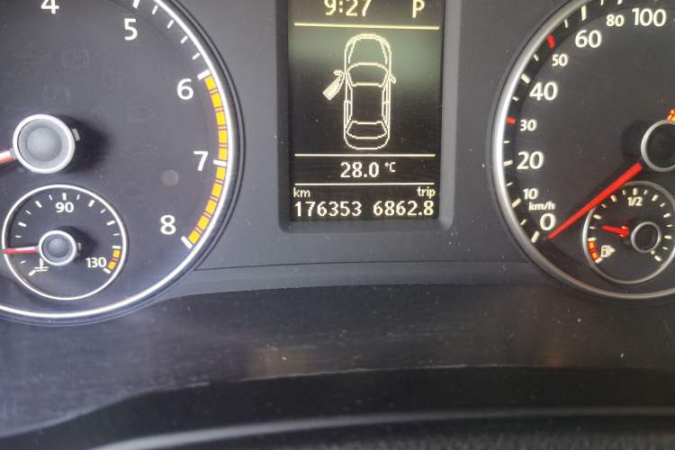 Used Volkswagen Passat 2011 1.8TSI DSG Prestige Edition Odometer Close Up