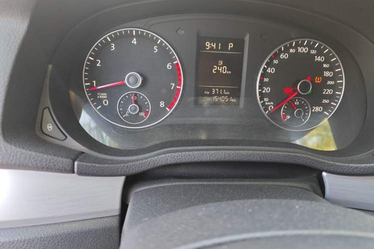 Used Volkswagen Passat 2011 1.8 TSI DSG Prestige Edition Odometer Close Up
