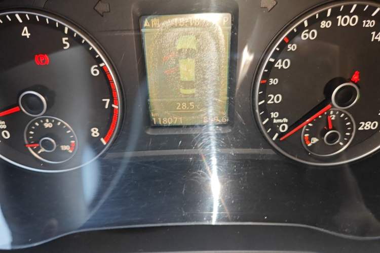 Used Volkswagen Passat 2011 2.0 TSI DSG Ultimate Edition Odometer Close Up