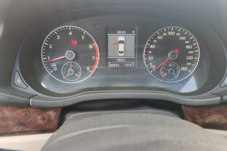 Used Volkswagen Passat 2011 1.8TSI DSG Prestige Edition Odometer Close Up