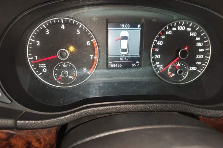 Used Volkswagen Passat 2011 1.8TSI DSG Prestige Edition Odometer Close Up