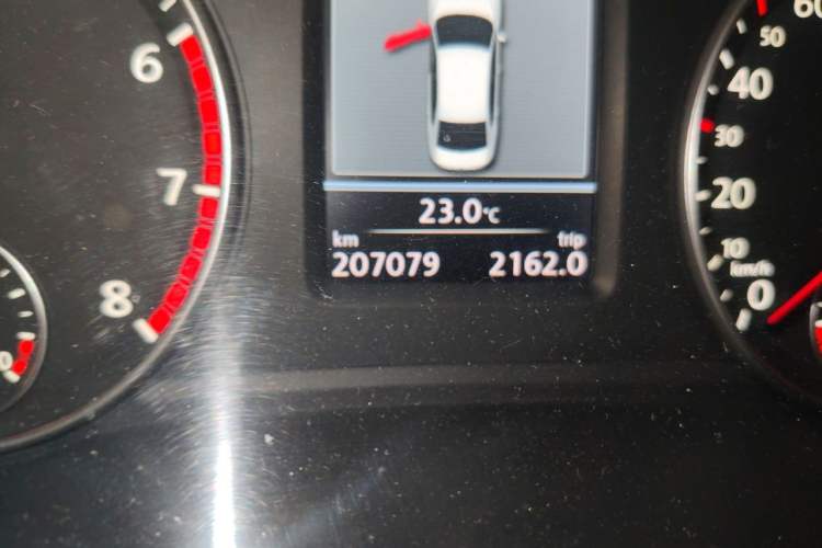 Used Volkswagen Passat 2011 1.8TSI DSG Prestige Edition Odometer Close Up