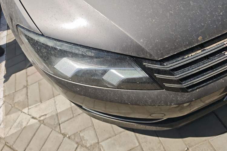 Used Volkswagen Passat 2011 1.8TSI Automatic Prestige Edition Right Front Headlight
