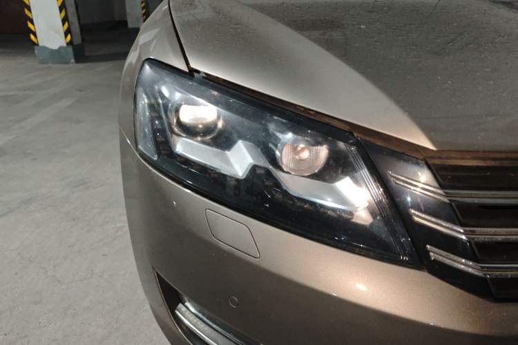 Used Volkswagen Passat 2011 1.8TSI DSG Prestige Edition Right Front Headlight