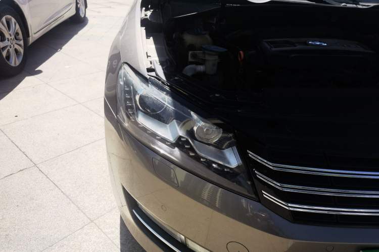 Used Volkswagen Passat 2011 1.8TSI DSG Prestige Edition Right Front Headlight