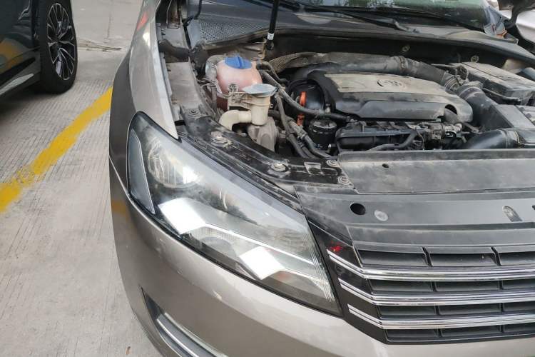 Used Volkswagen Passat 2011 1.8TSI Automatic Prestige Edition Right Front Headlight
