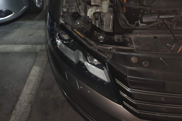 Used Volkswagen Passat 2011 1.8TSI DSG Prestige Edition Right Front Headlight