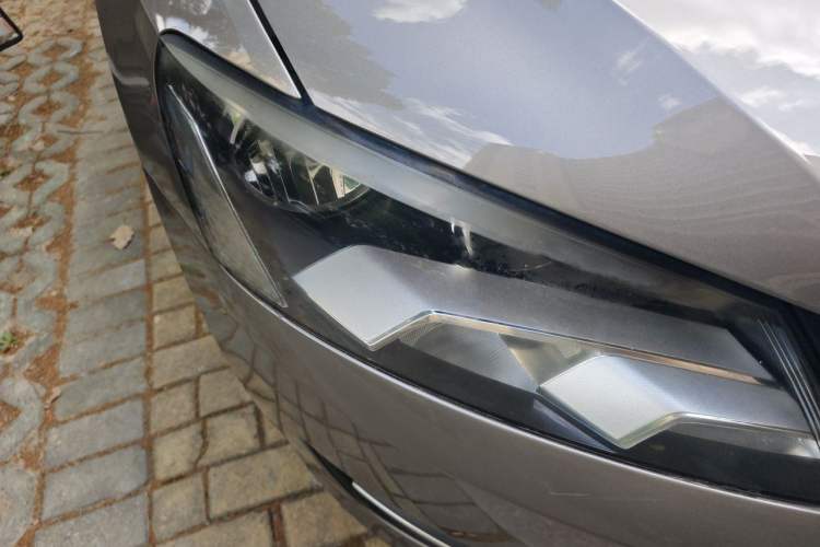 Used Volkswagen Passat 2011 1.8TSI Automatic Prestige Edition Right Front Headlight