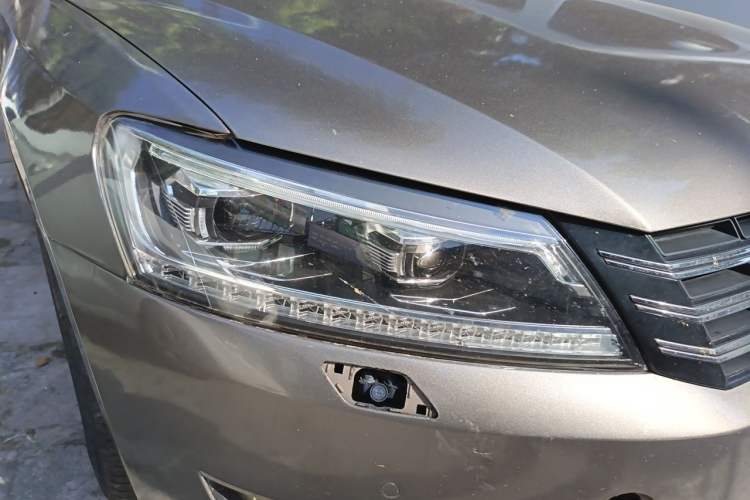 Used Volkswagen Passat 2011 1.8TSI DSG Prestige Edition Right Front Headlight