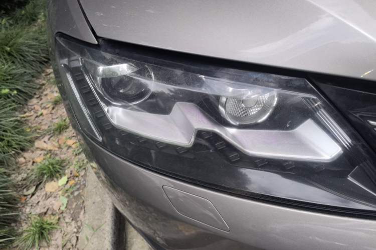 Used Volkswagen Passat 2011 1.8TSI DSG Prestige Edition Right Front Headlight