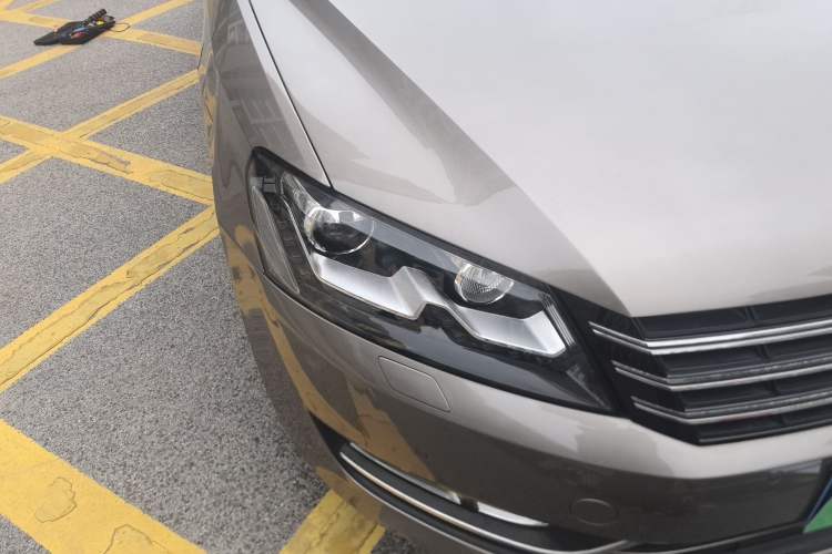 Used Volkswagen Passat 2011 2.0 TSI DSG Ultimate Edition Right Front Headlight