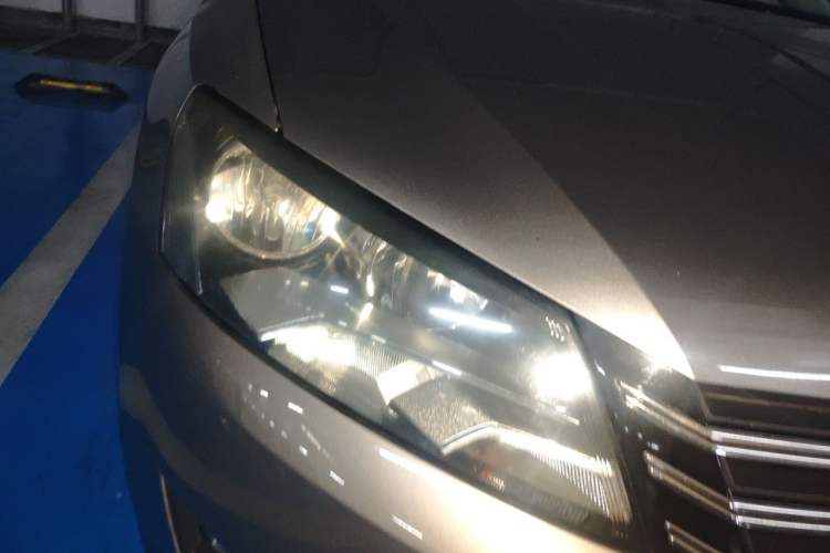 Used Volkswagen Passat 2011 1.8 TSI DSG Prestige Edition Right Front Headlight