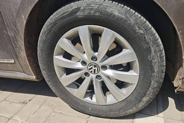 Used Volkswagen Passat 2011 1.8TSI Automatic Prestige Edition Right Front Wheel Hub