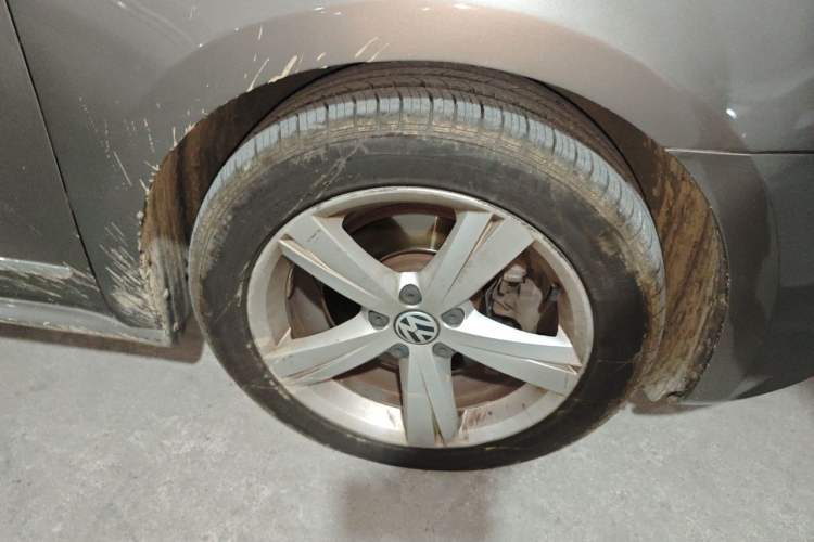 Used Volkswagen Passat 2011 1.8TSI DSG Prestige Edition Right Front Wheel Hub