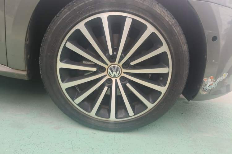 Used Volkswagen Passat 2011 1.8 TSI DSG Ultimate Edition Right Front Wheel Hub