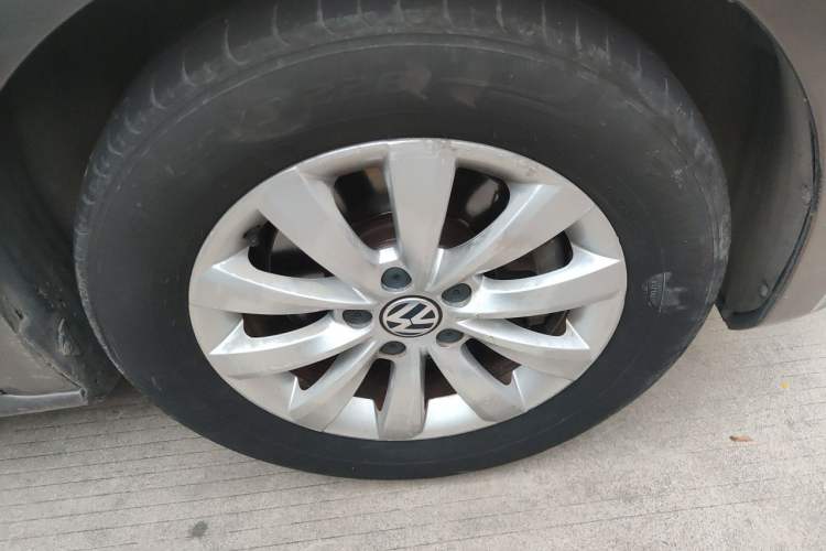 Used Volkswagen Passat 2011 1.8TSI Automatic Prestige Edition Right Front Wheel Hub