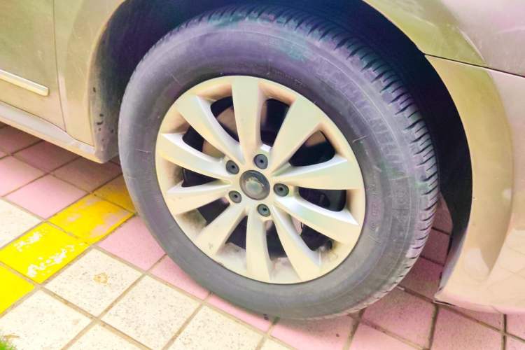 Used Volkswagen Passat 2011 1.8TSI Automatic Prestige Edition Right Front Wheel Hub