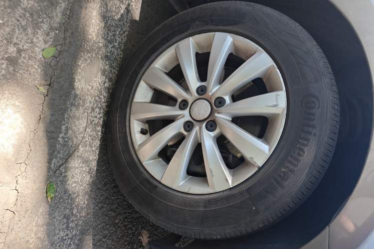 Used Volkswagen Passat 2011 1.8 TSI DSG Prestige Edition Right Front Wheel Hub