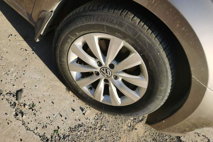 Used Volkswagen Passat 2011 1.8 TSI DSG Prestige Edition Right Front Wheel Hub