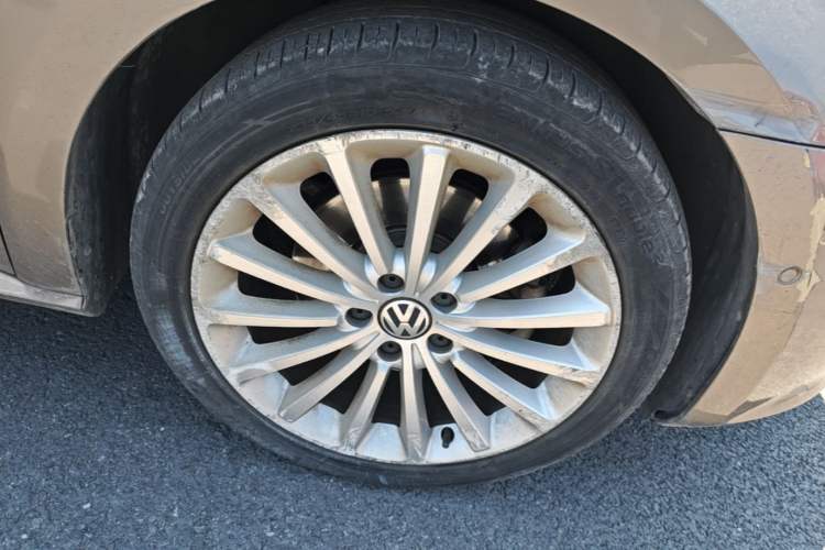 Used Volkswagen Passat 2011 2.0 TSI DSG Ultimate Edition Right Front Wheel Hub