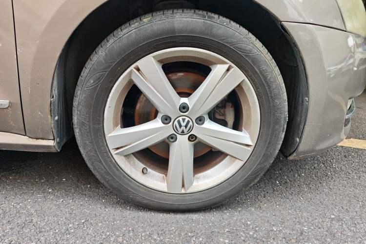 Used Volkswagen Passat 2011 1.8TSI DSG Prestige Edition Right Front Wheel Hub