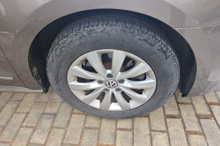 Used Volkswagen Passat 2011 1.8TSI Automatic Prestige Edition Right Front Wheel Hub