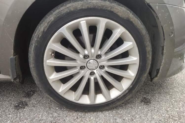 Used Volkswagen Passat 2011 2.0 TSI DSG Ultimate Edition Right Front Wheel Hub