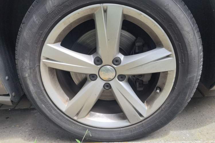 Used Volkswagen Passat 2011 1.8TSI DSG Prestige Edition Right Front Wheel Hub