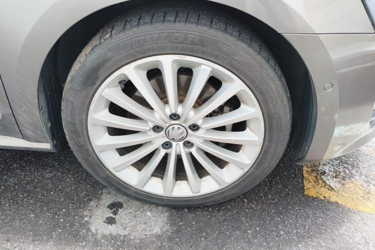 Used Volkswagen Passat 2011 2.0 TSI DSG Ultimate Edition Right Front Wheel Hub