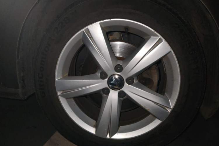 Used Volkswagen Passat 2011 1.8TSI DSG Prestige Edition Right Front Wheel Hub