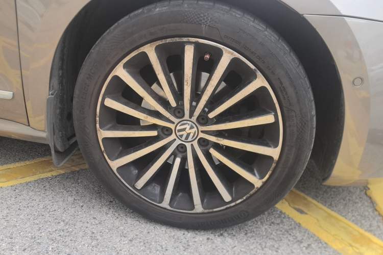 Used Volkswagen Passat 2011 2.0 TSI DSG Ultimate Edition Right Front Wheel Hub