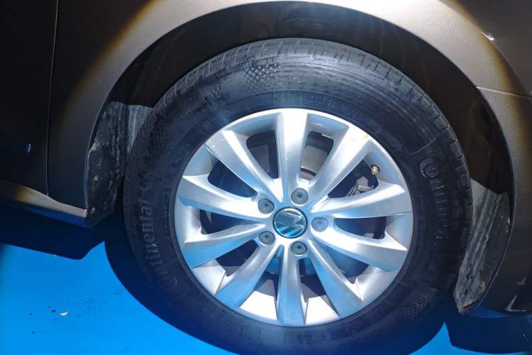 Used Volkswagen Passat 2011 1.8 TSI DSG Prestige Edition Right Front Wheel Hub