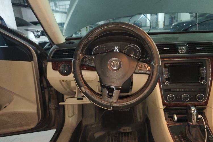 Used Volkswagen Passat 2011 1.8TSI DSG Prestige Edition Steering Wheel