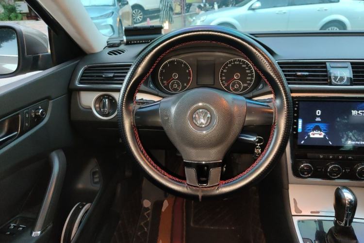 Used Volkswagen Passat 2011 1.8TSI Automatic Prestige Edition Steering Wheel