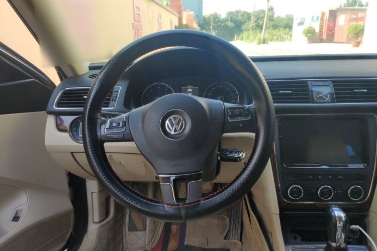 Used Volkswagen Passat 2011 1.8TSI DSG Prestige Edition Steering Wheel