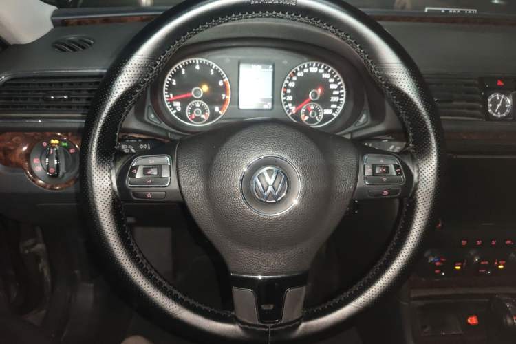 Used Volkswagen Passat 2011 1.8TSI DSG Prestige Edition Steering Wheel