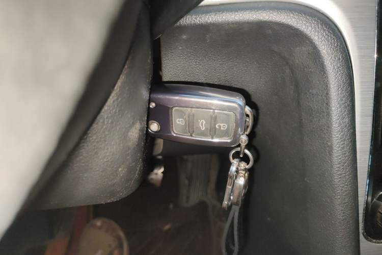 Used Volkswagen Passat 2011 1.8TSI Automatic Prestige Edition Vehicle Key