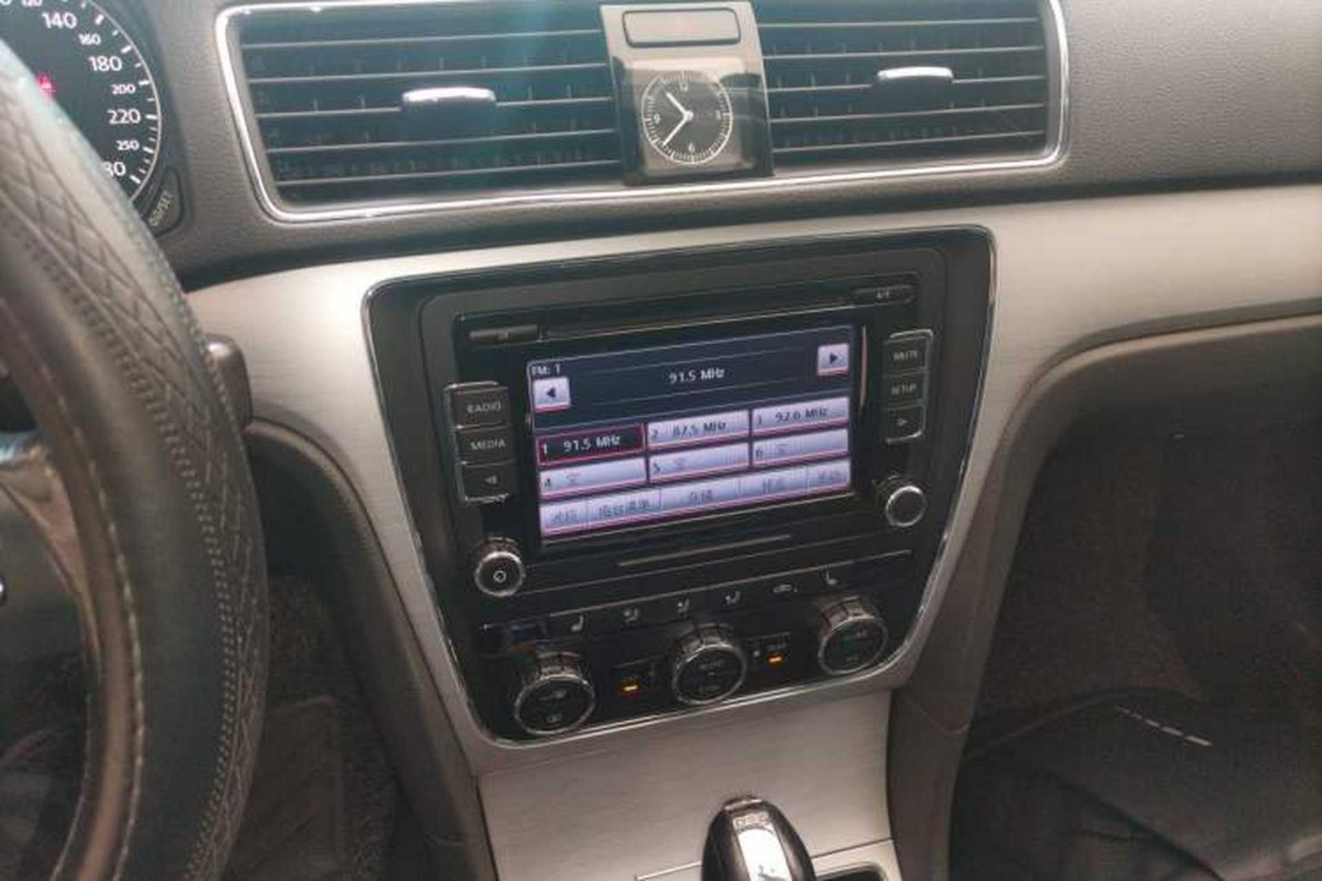 Used Volkswagen Passat 2013 2.0 TSI DSG Prestige Edition Audio And AC Panel