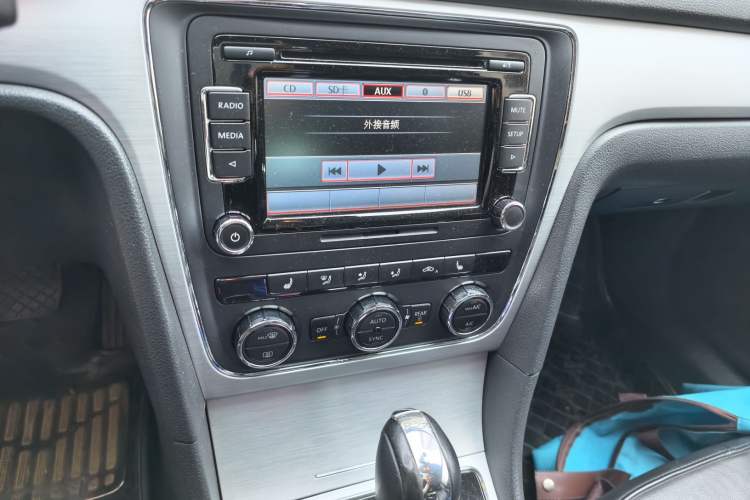Used Volkswagen Passat 2013 1.8TSI DSG Prestige Edition Audio And AC Panel