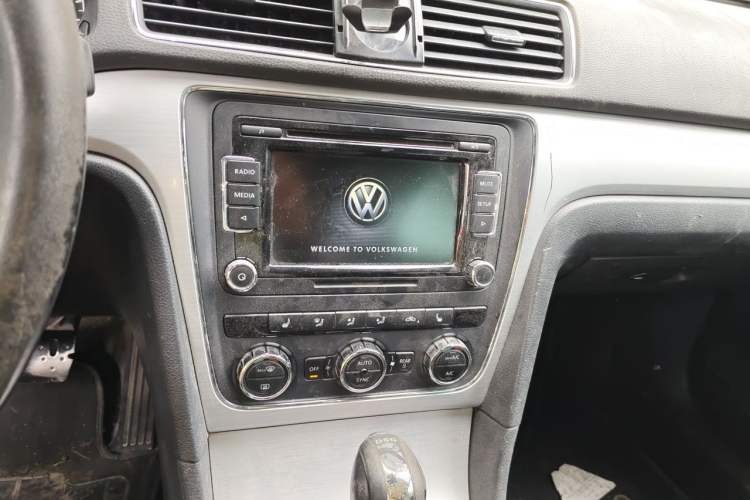 Used Volkswagen Passat 2013 1.8TSI DSG Prestige Edition Audio And AC Panel