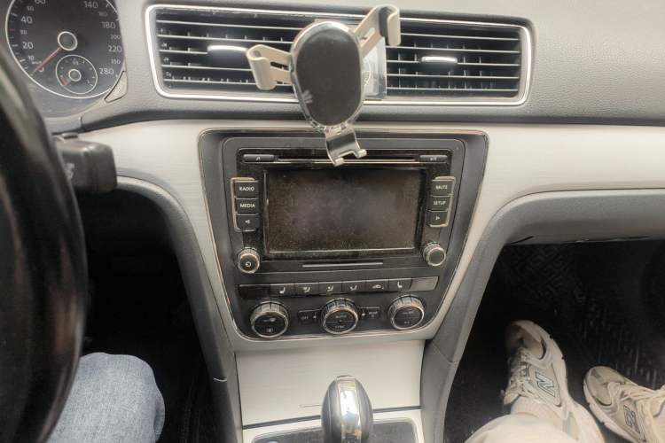 Used Volkswagen Passat 2013 1.8TSI DSG Ultimate Edition Audio And AC Panel