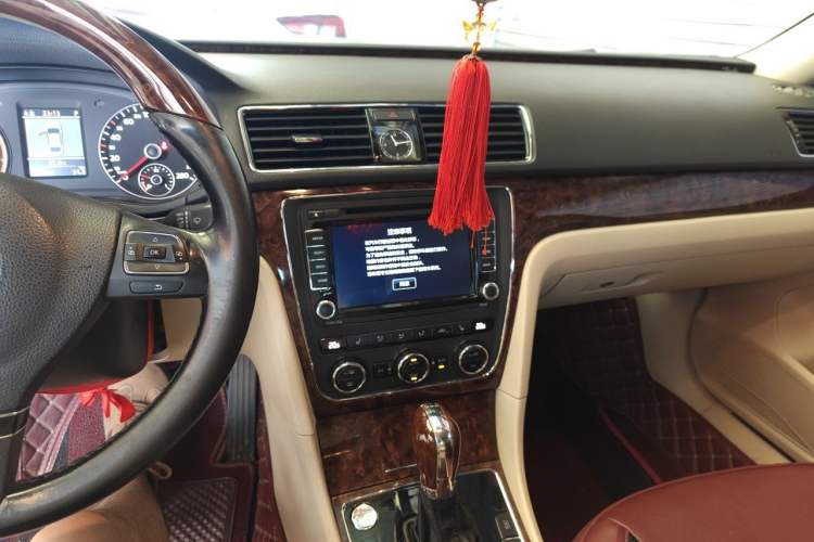 Used Volkswagen Passat 2013 2.0 TSI DSG Ultimate Edition Audio And AC Panel