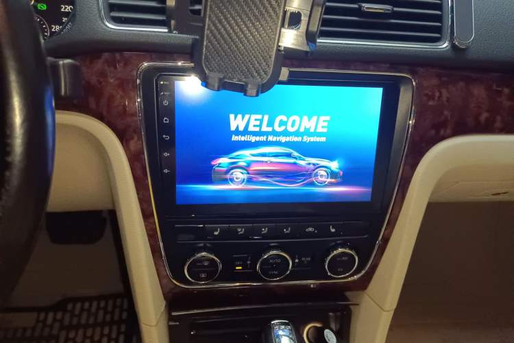 Used Volkswagen Passat 2013 1.8TSI DSG Ultimate Edition Audio And AC Panel