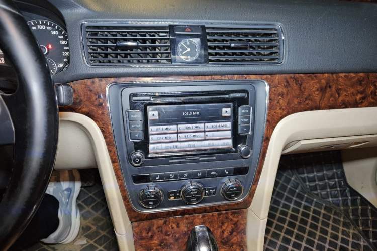 Used Volkswagen Passat 2013 1.8TSI DSG Prestige Edition Audio And AC Panel