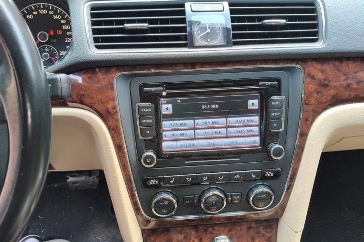 Used Volkswagen Passat 2013 1.8TSI DSG Prestige Edition Audio And AC Panel